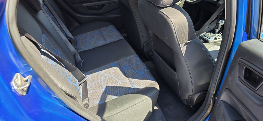 2011 Ford Fiesta Image 16