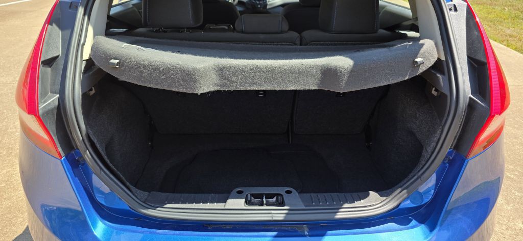 2011 Ford Fiesta Image 17