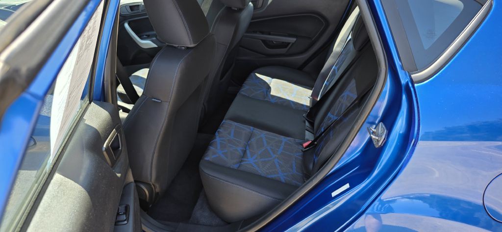2011 Ford Fiesta Image 18