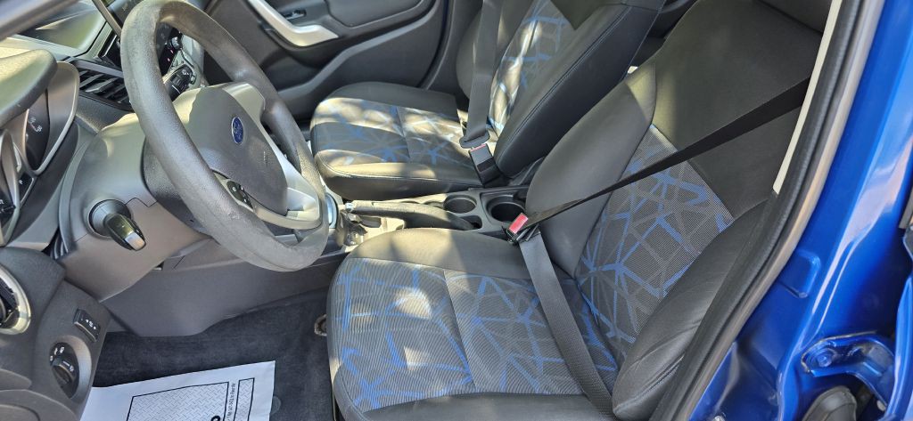 2011 Ford Fiesta Image 31
