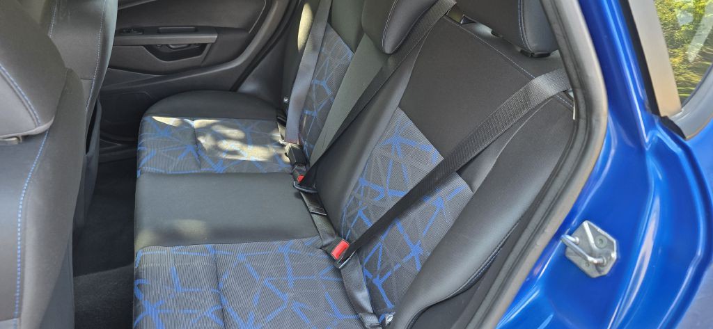 2011 Ford Fiesta Image 33