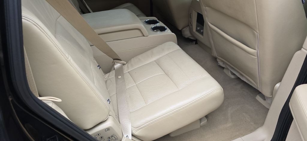 2010 Lincoln Navigator Image 16