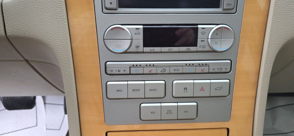 2010 Lincoln Navigator Image 26