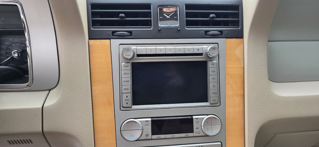 2010 Lincoln Navigator Image 28