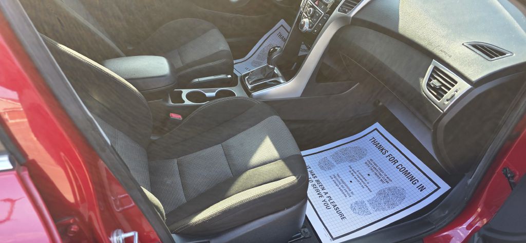 2013 Hyundai Elantra Image 24