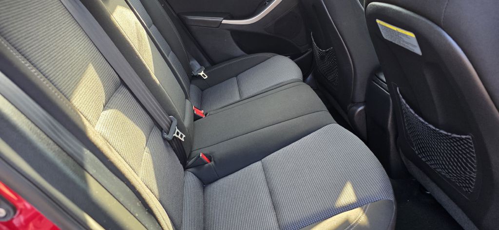 2013 Hyundai Elantra Image 26