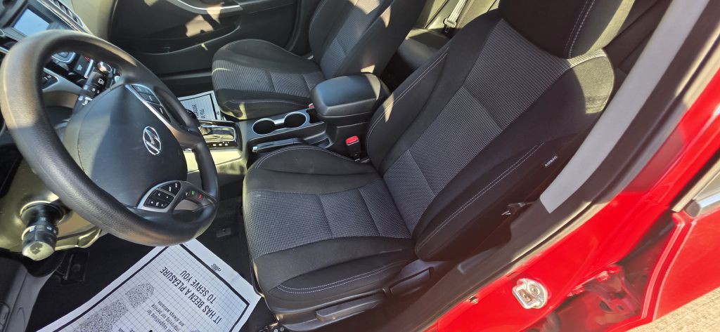 2013 Hyundai Elantra Image 32