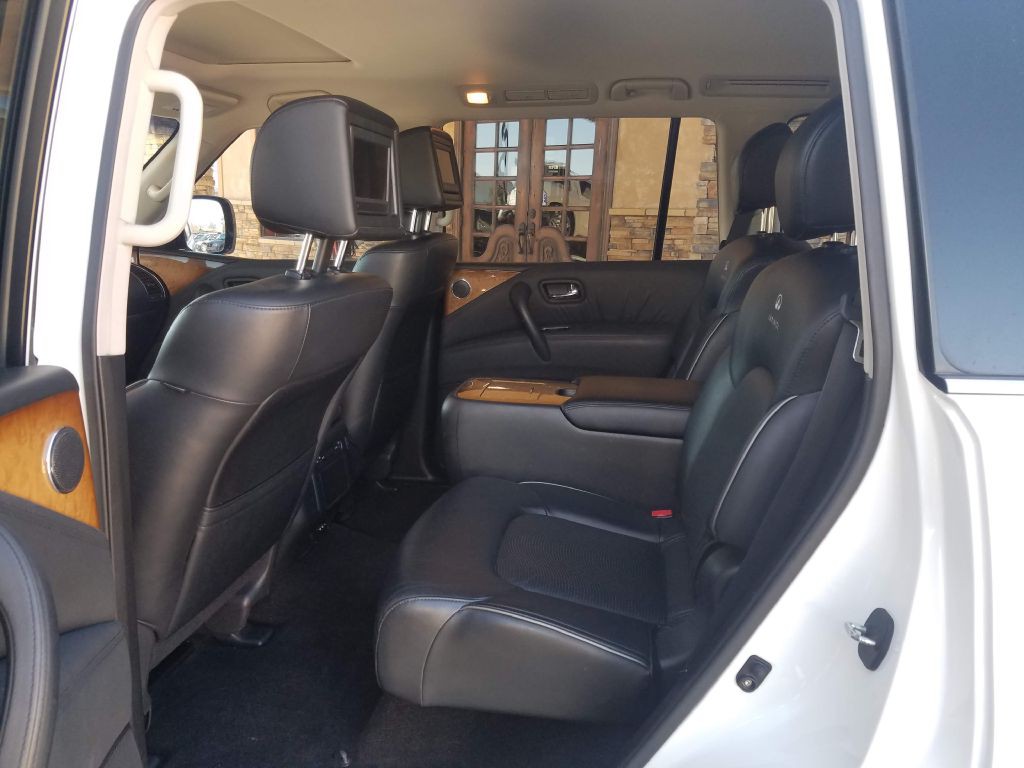 2012 INFINITI QX56 Image 8