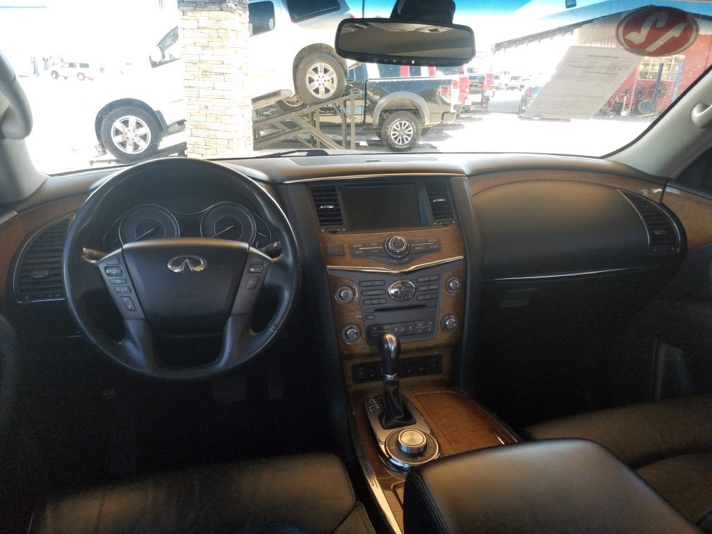 2012 INFINITI QX56 Image 10