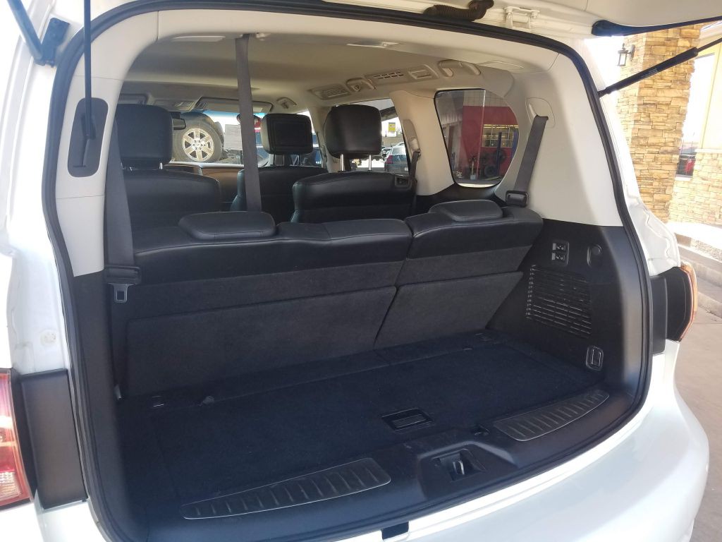2012 INFINITI QX56 Image 11