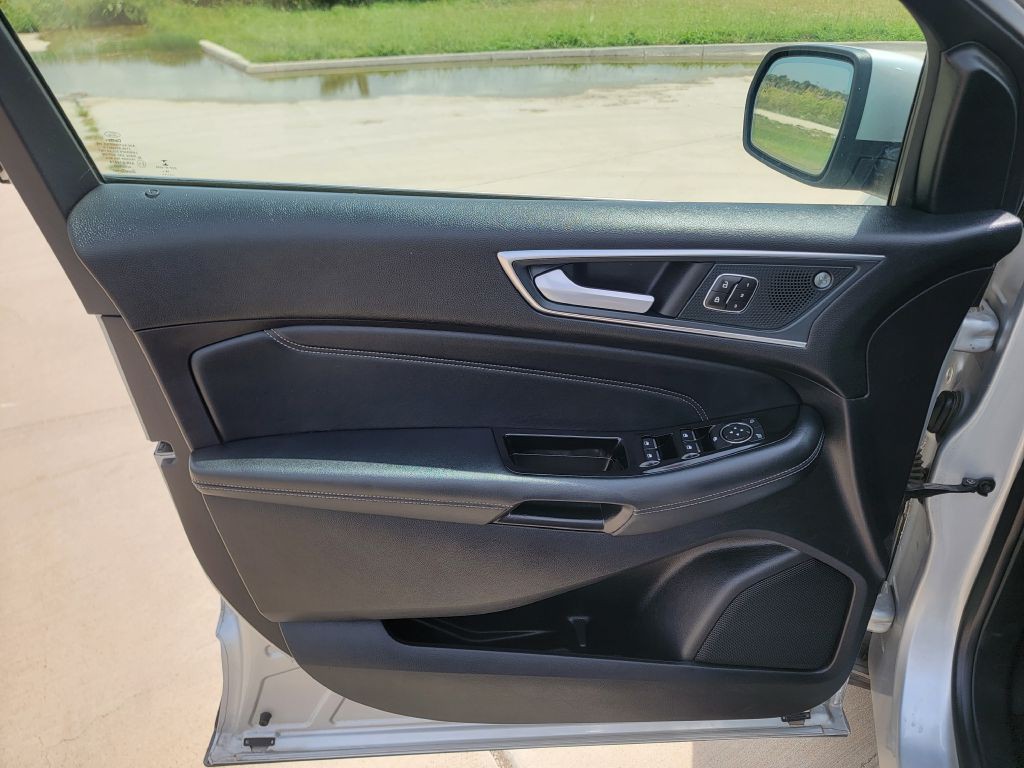 2019 Ford Edge Image 8