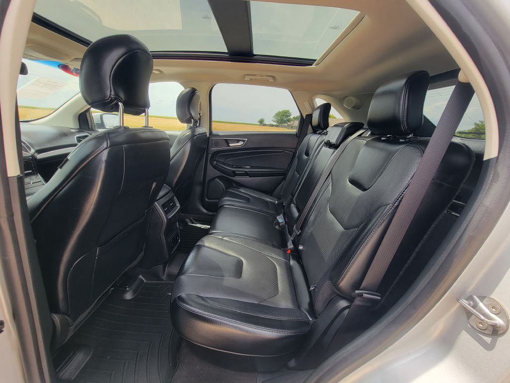 2019 Ford Edge Image 9