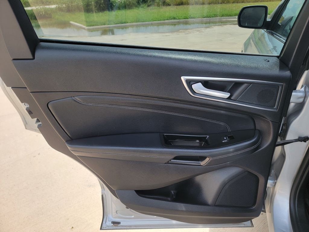 2019 Ford Edge Image 10