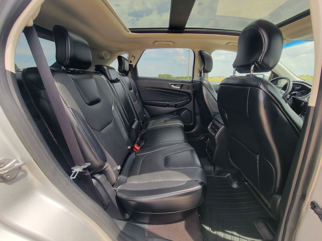 2019 Ford Edge Image 12