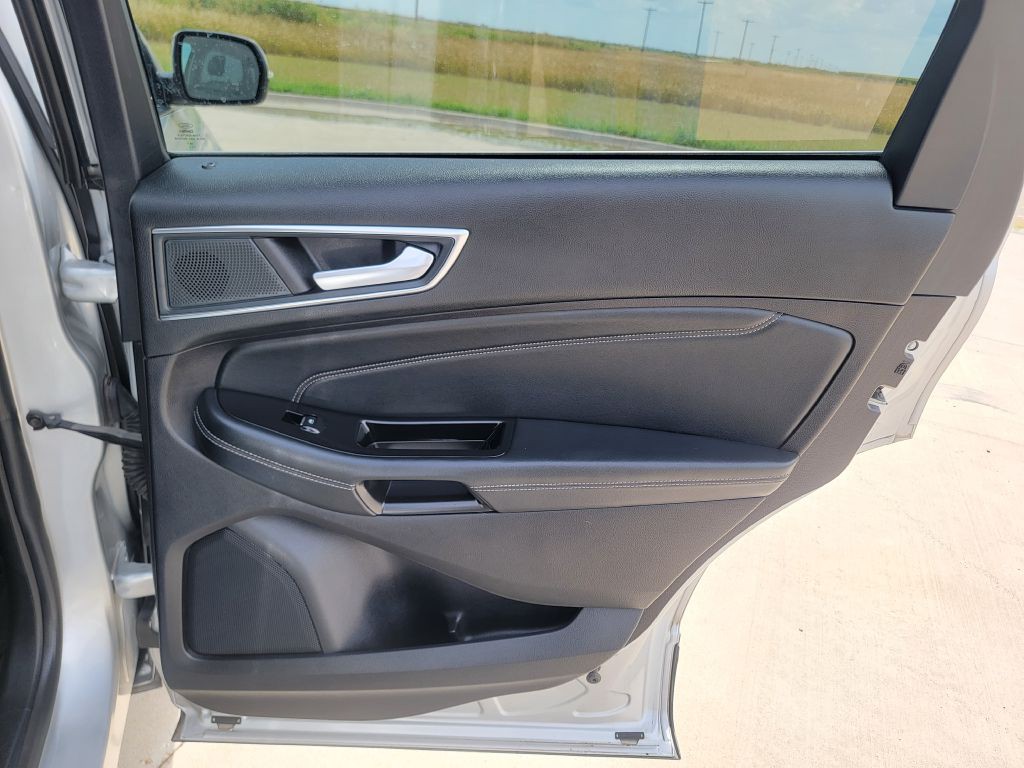 2019 Ford Edge Image 13