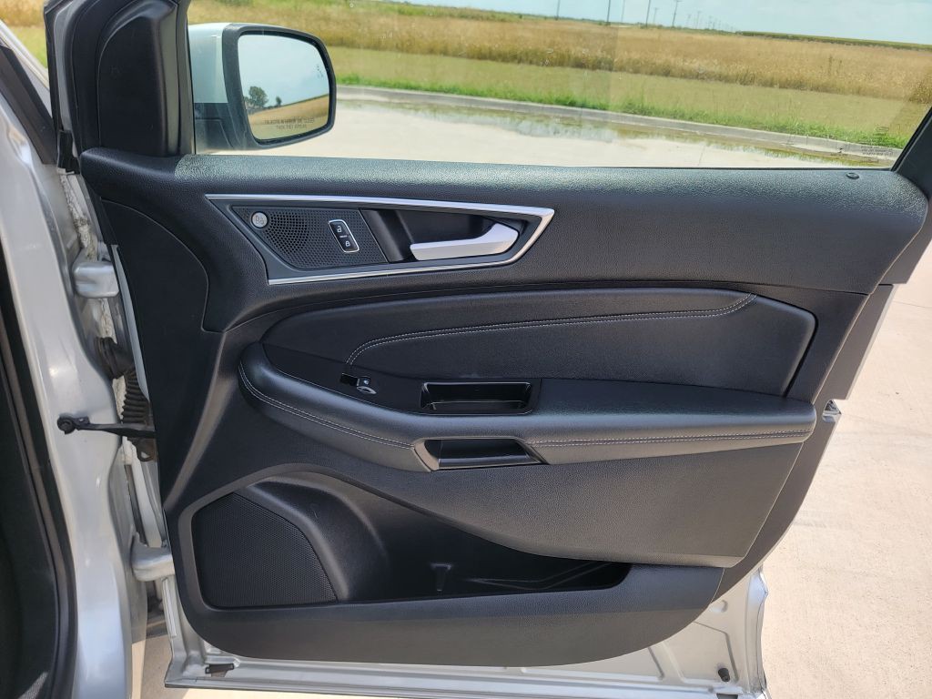 2019 Ford Edge Image 15