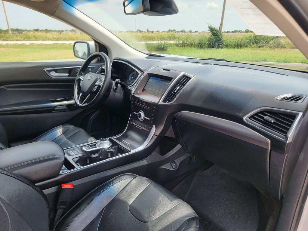 2019 Ford Edge Image 16