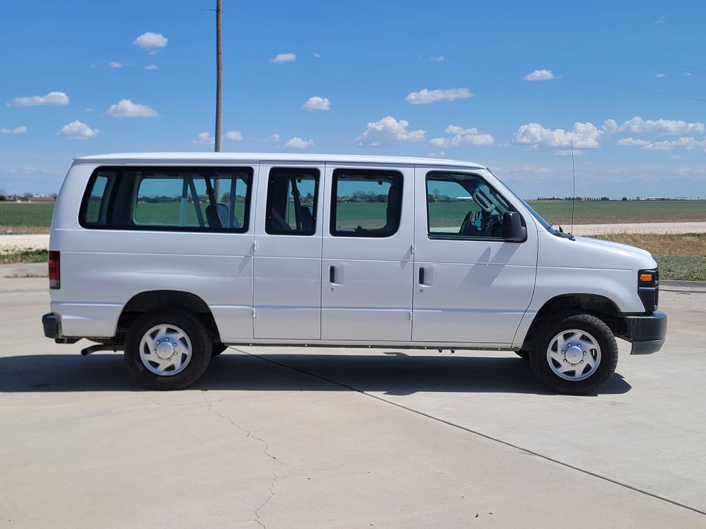 2010 Ford E-series Image 3