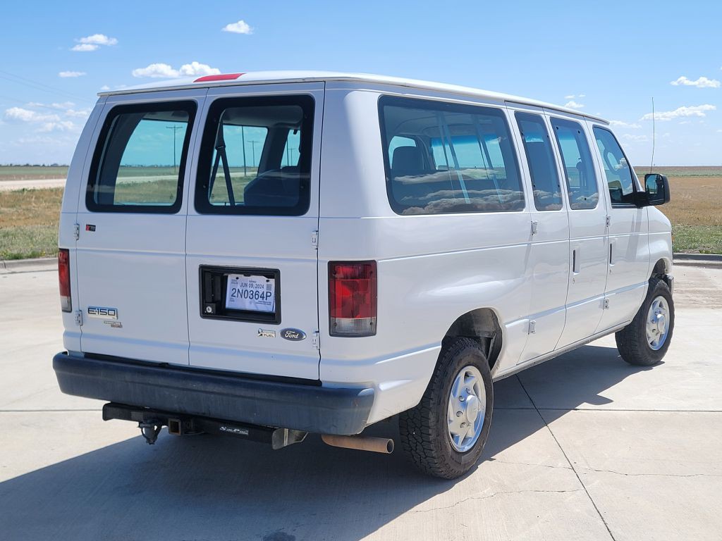 2010 Ford E-series Image 4