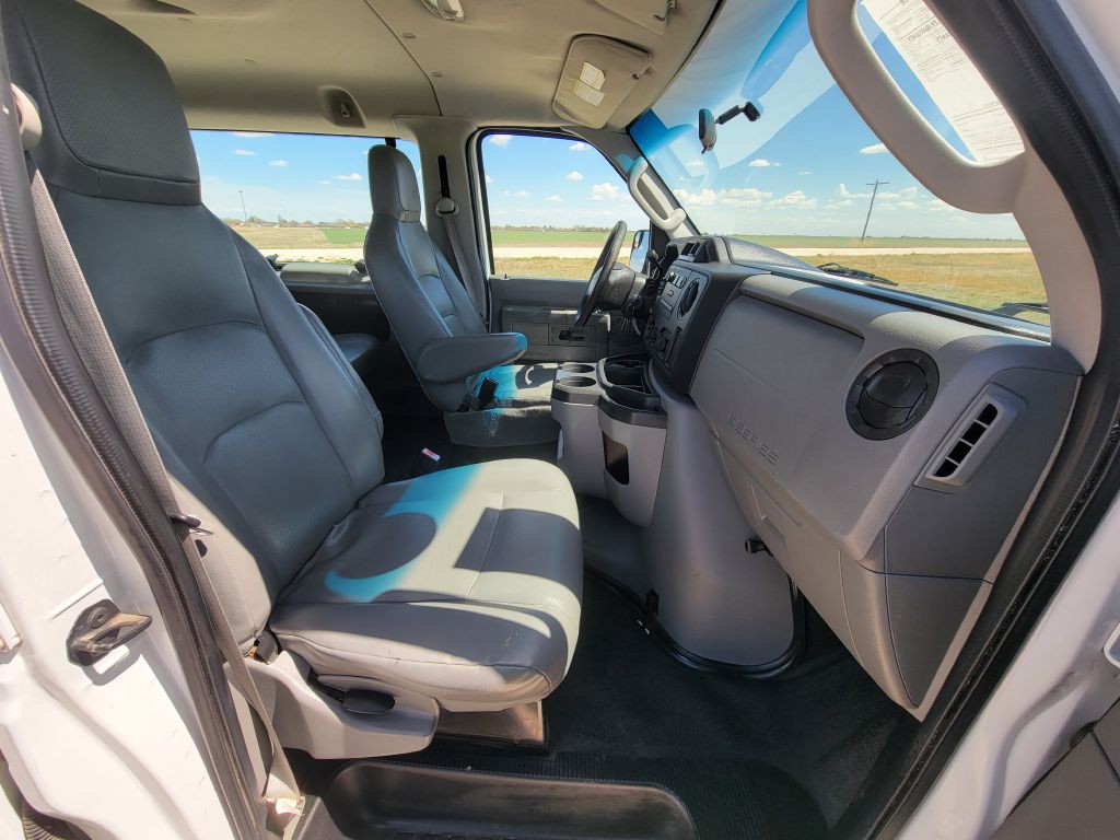 2010 Ford E-series Image 9