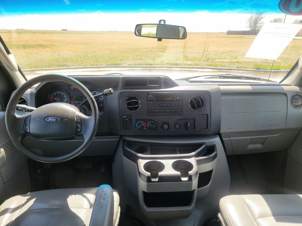 2010 Ford E-series Image 12