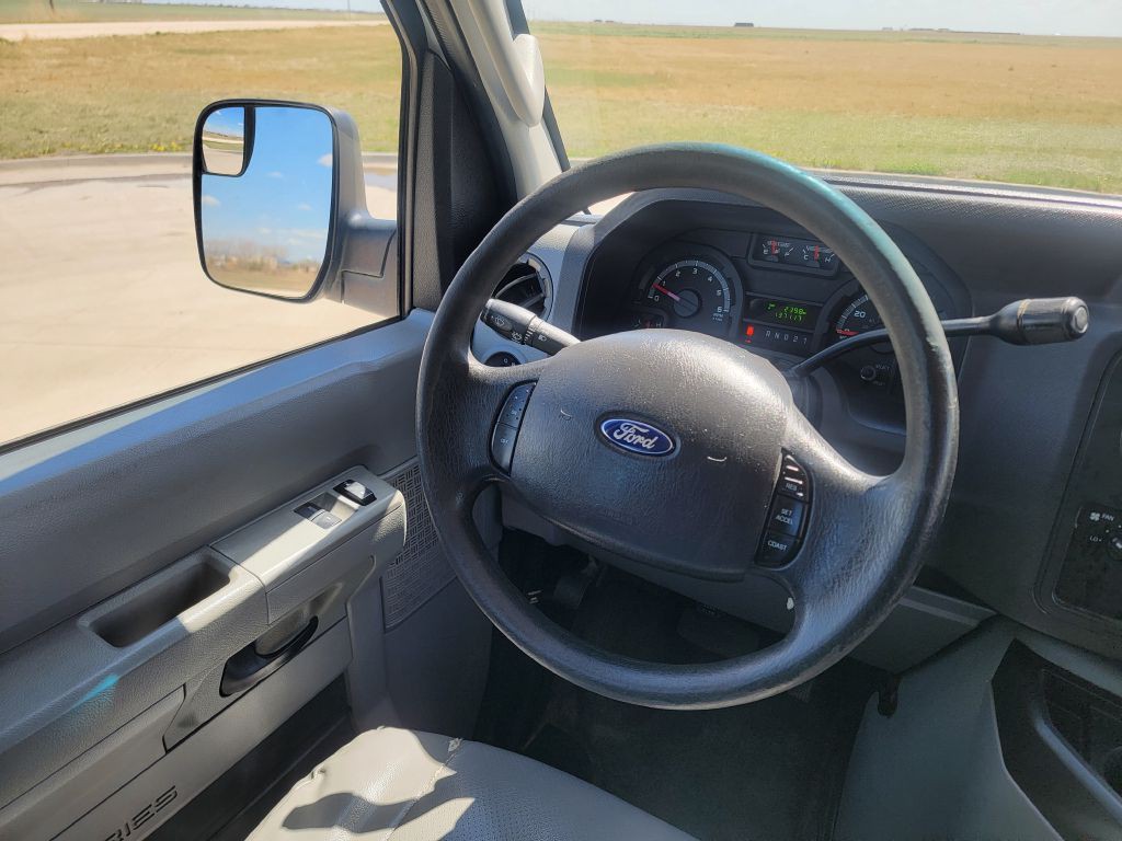 2010 Ford E-series Image 13