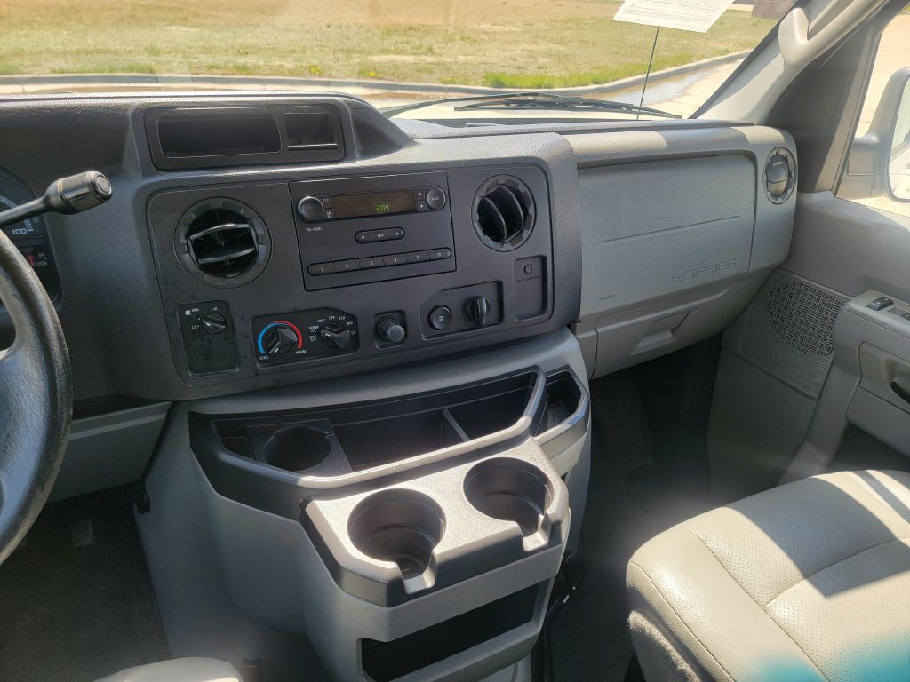 2010 Ford E-series Image 15