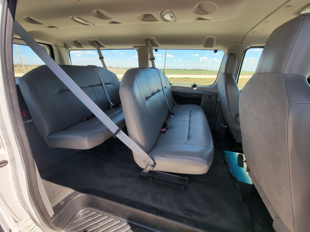 2010 Ford E-series Image 16