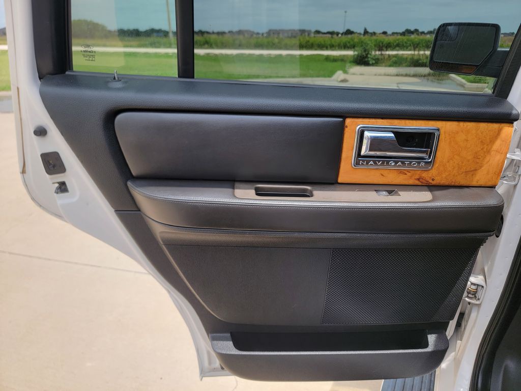 2012 Lincoln Navigator Image 10