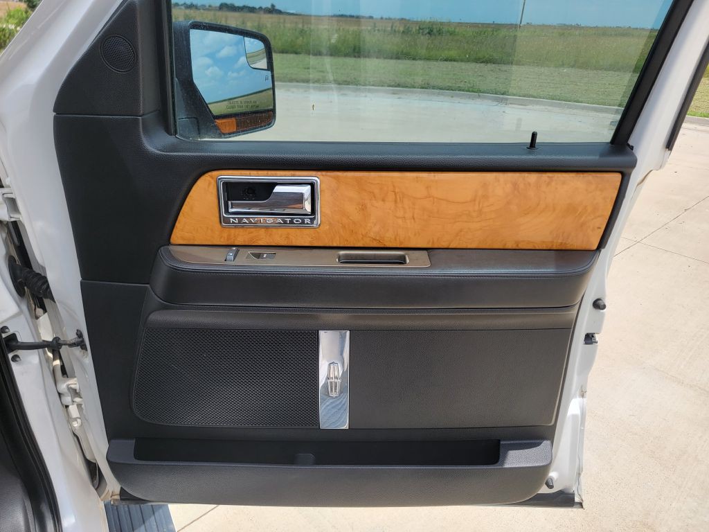 2012 Lincoln Navigator Image 16