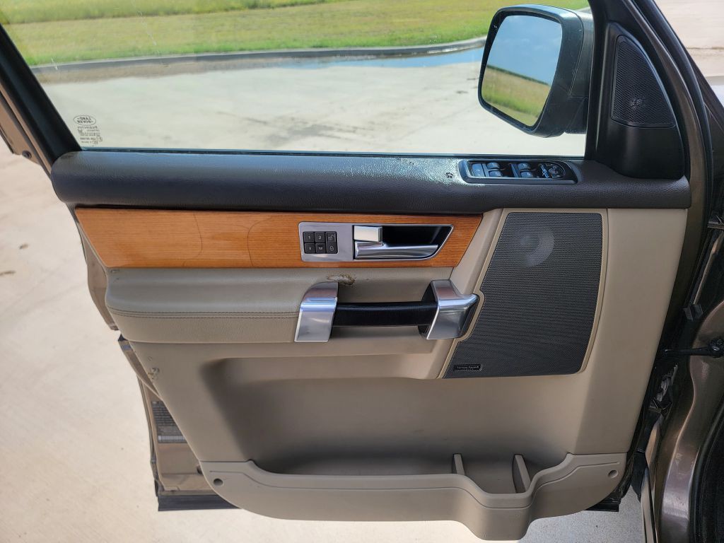 2011 Land Rover LR4 Image 8