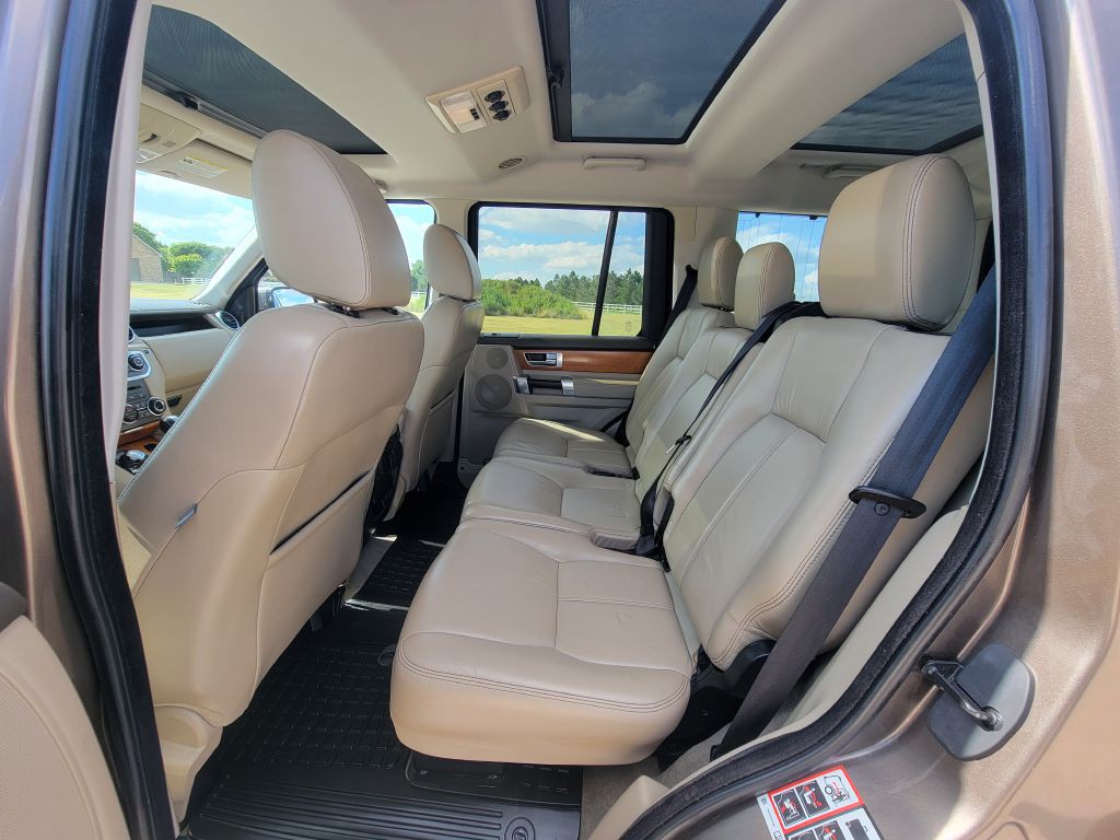 2011 Land Rover LR4 Image 9