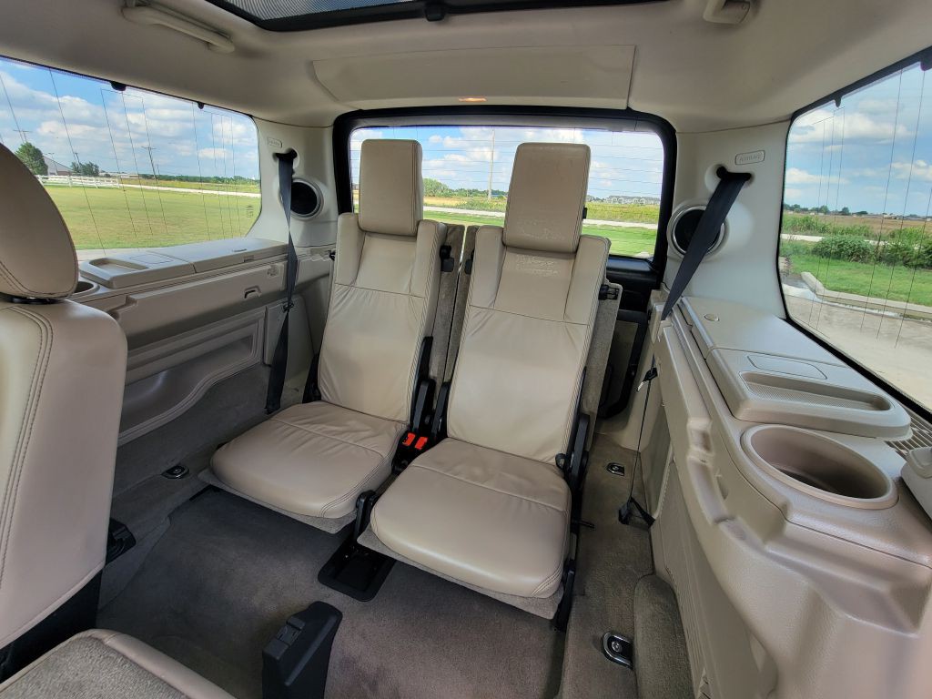 2011 Land Rover LR4 Image 11