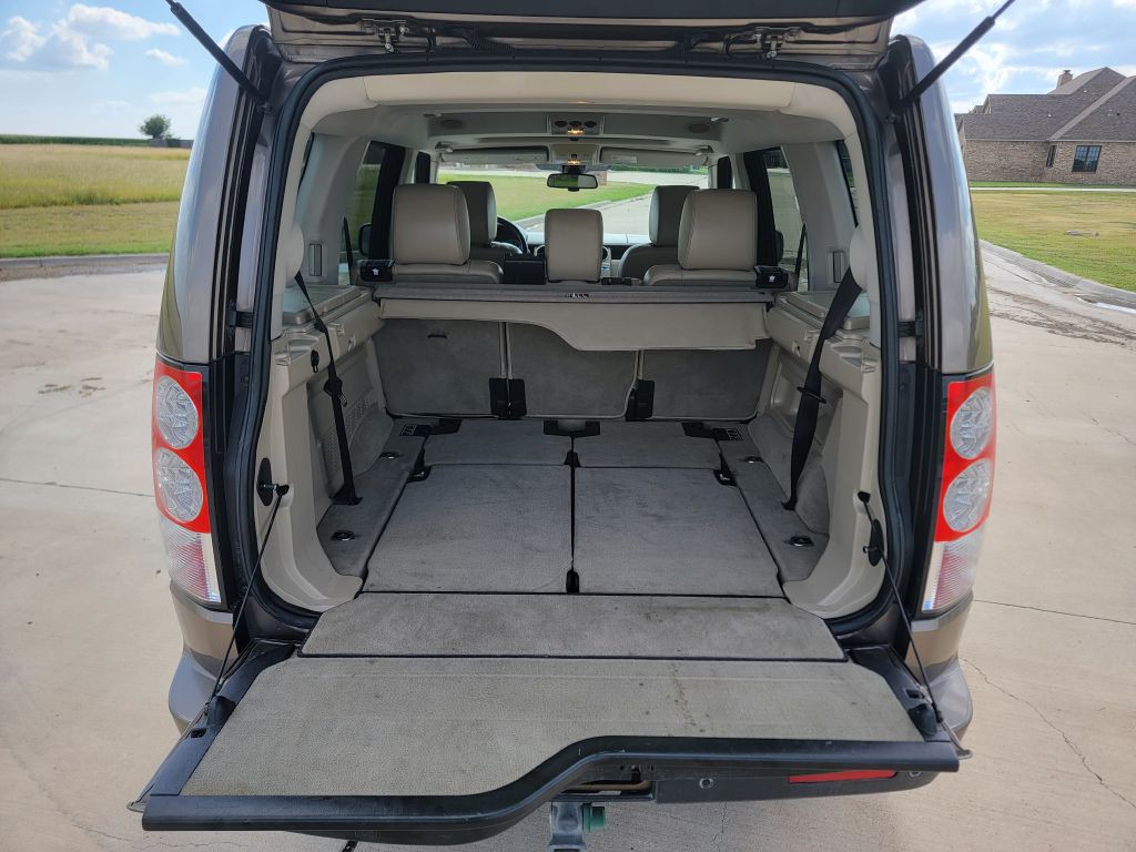 2011 Land Rover LR4 Image 12