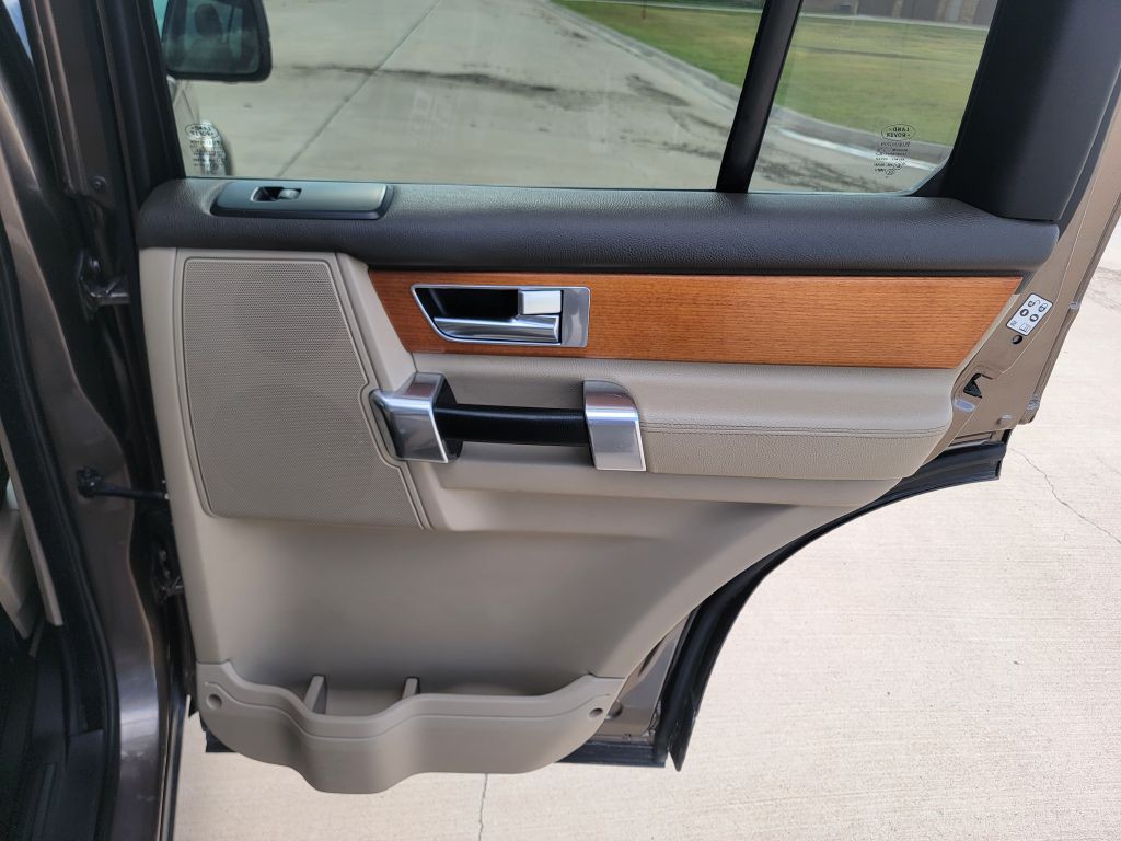2011 Land Rover LR4 Image 14