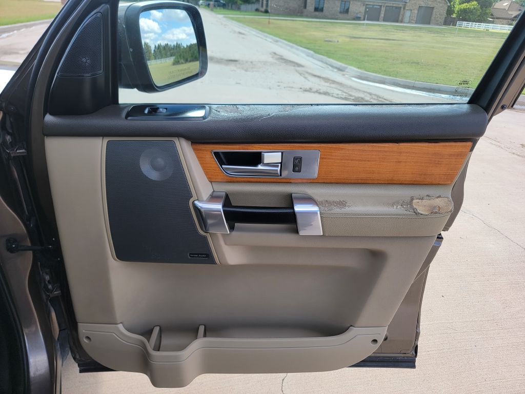 2011 Land Rover LR4 Image 16