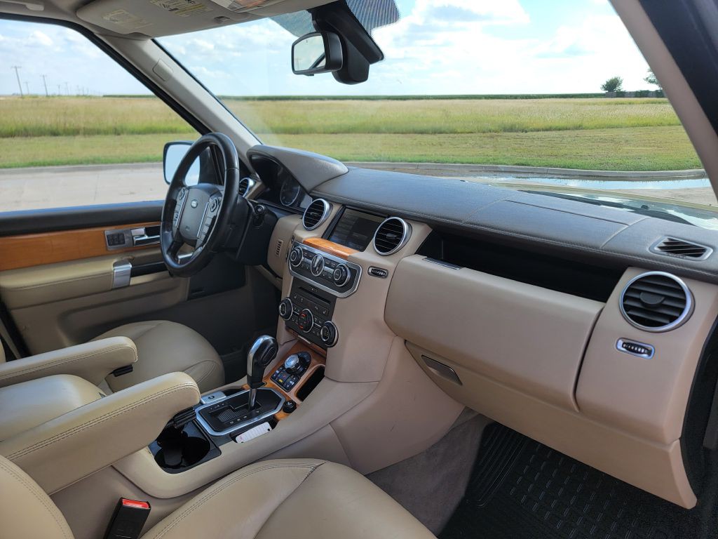 2011 Land Rover LR4 Image 17
