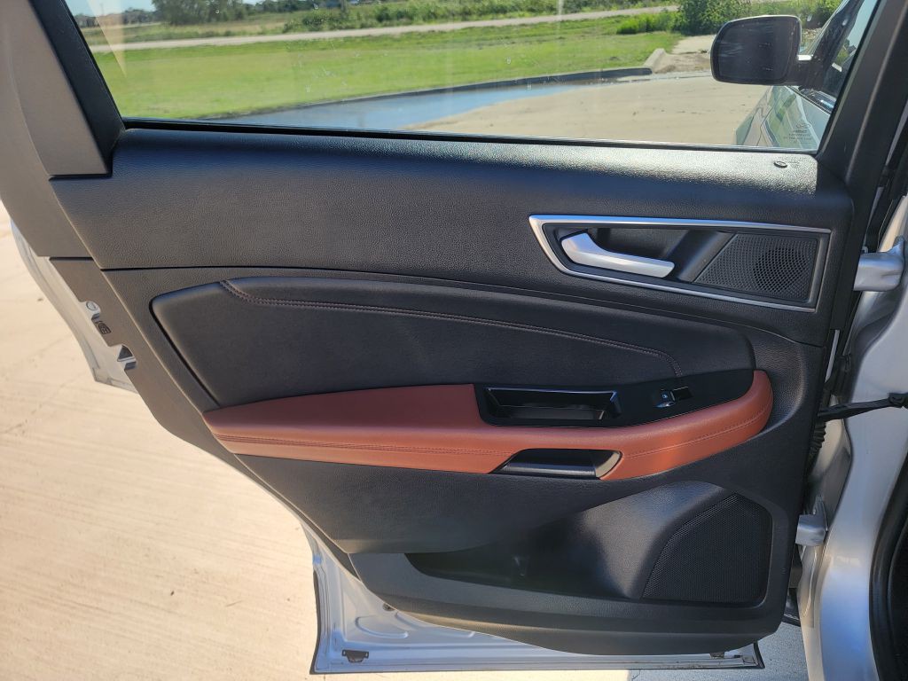2019 Ford Edge Image 10