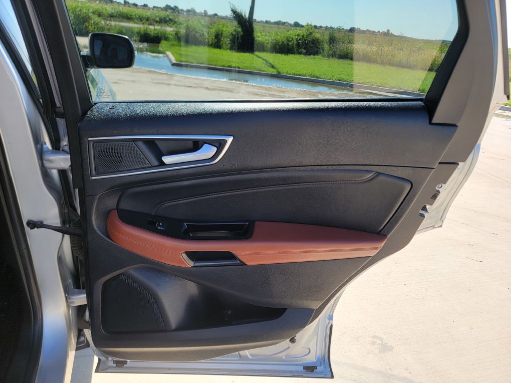 2019 Ford Edge Image 13