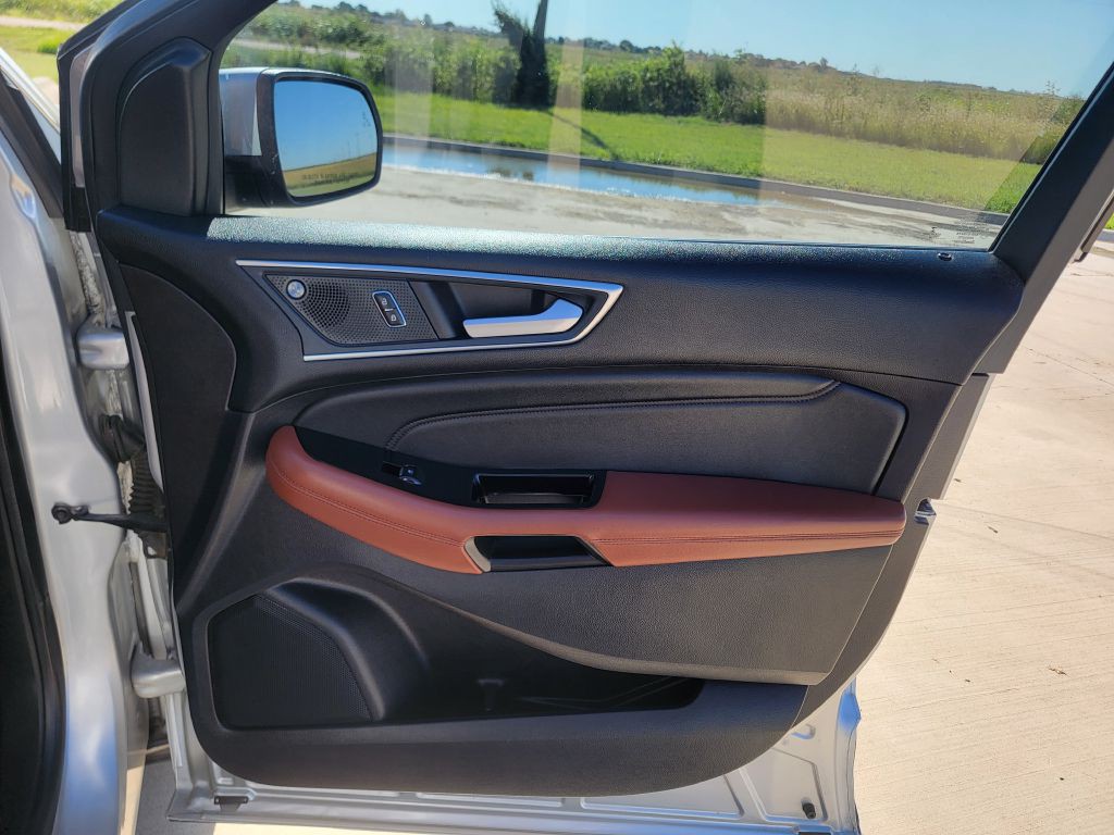 2019 Ford Edge Image 15