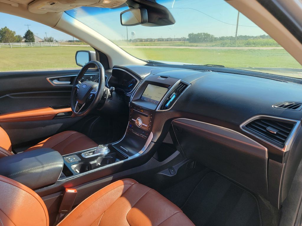 2019 Ford Edge Image 16