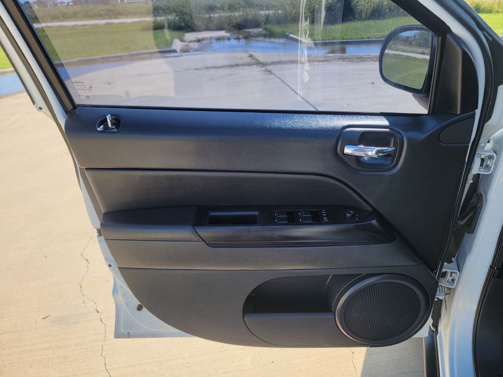 2012 Jeep Compass Image 8