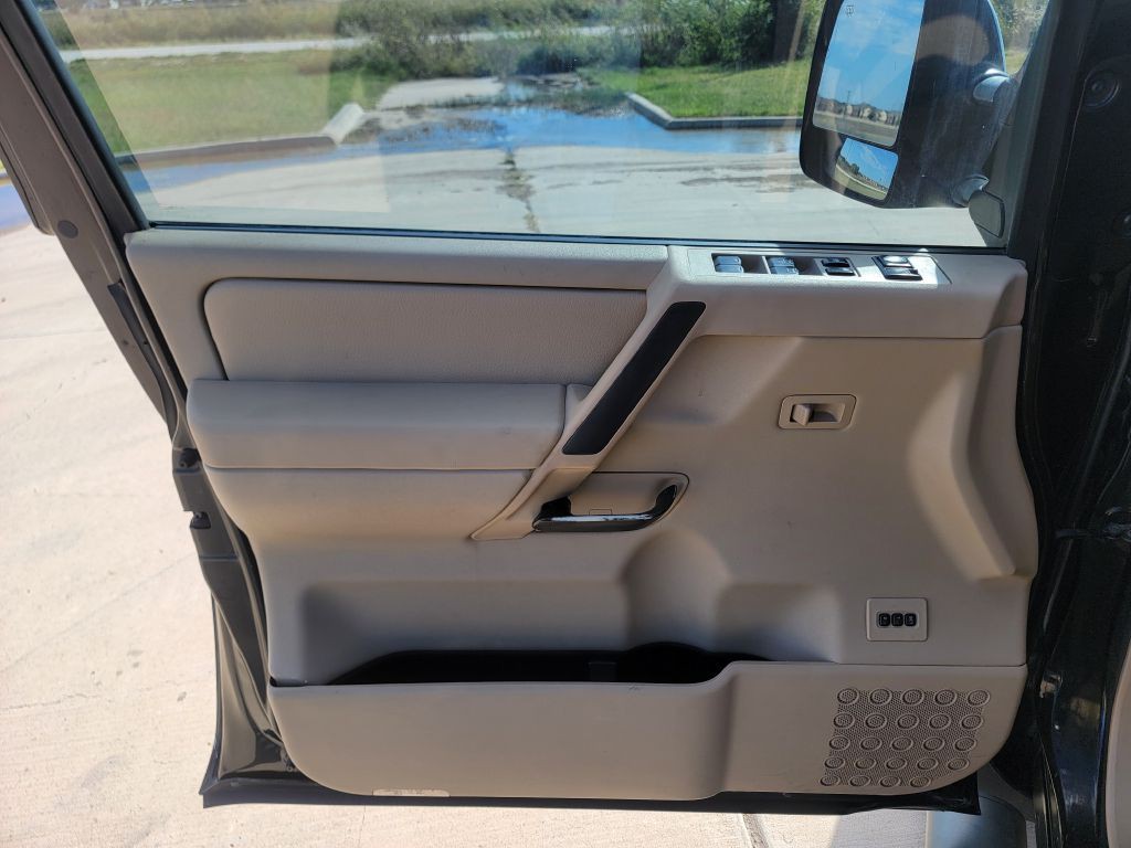 2008 Nissan Titan Image 8