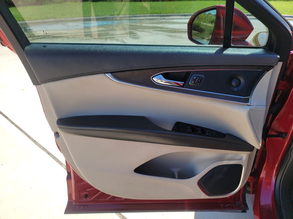 2020 Lincoln Nautilus Image 8