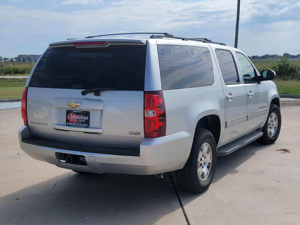 2011 Chevrolet Suburban Image 4