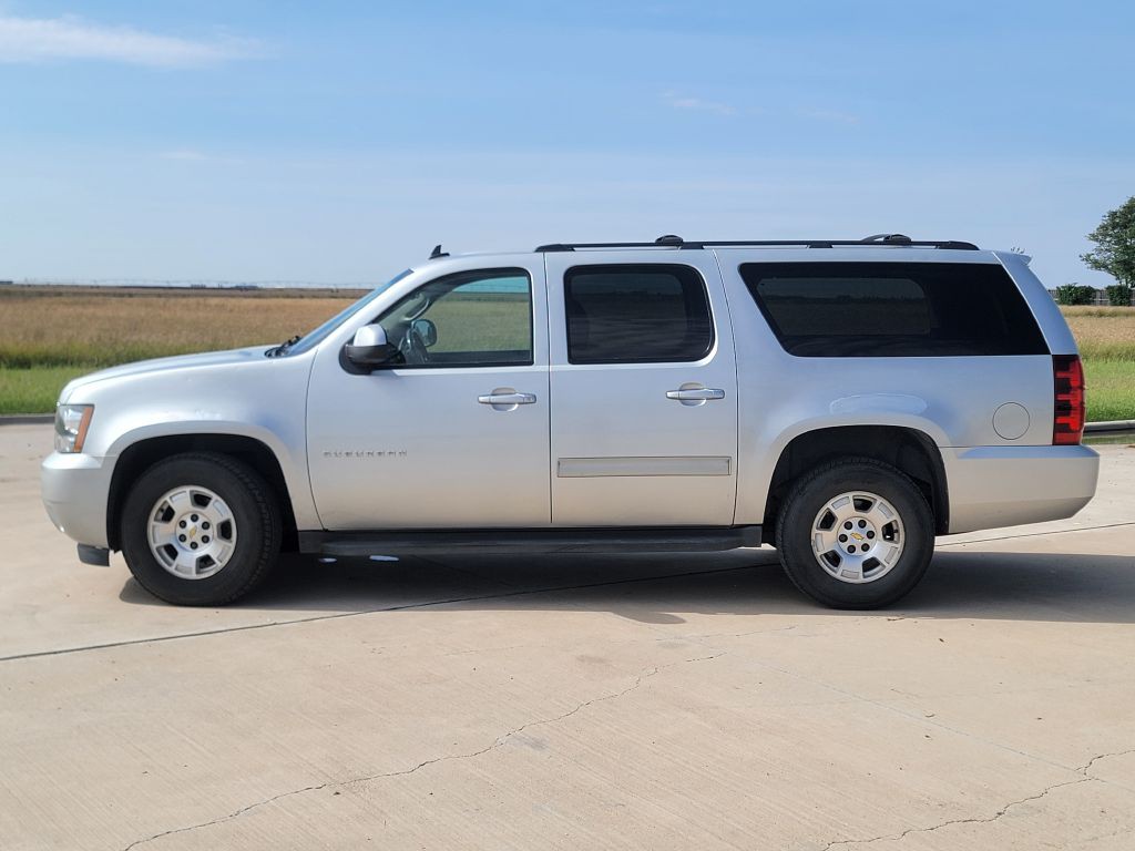 2011 Chevrolet Suburban Image 6