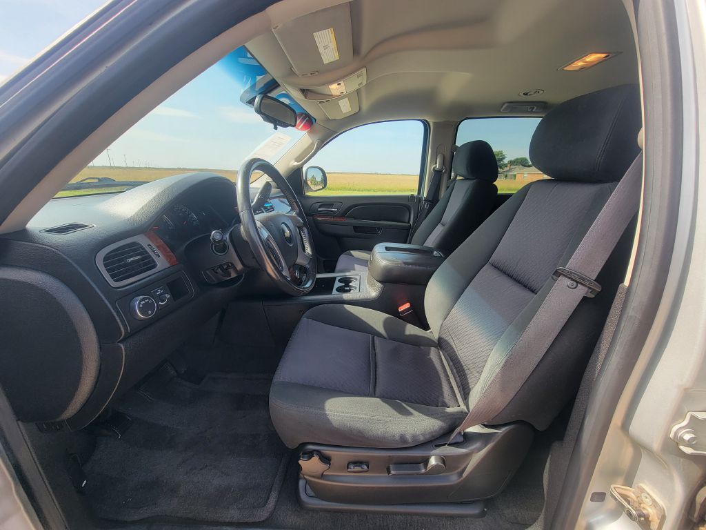 2011 Chevrolet Suburban Image 7