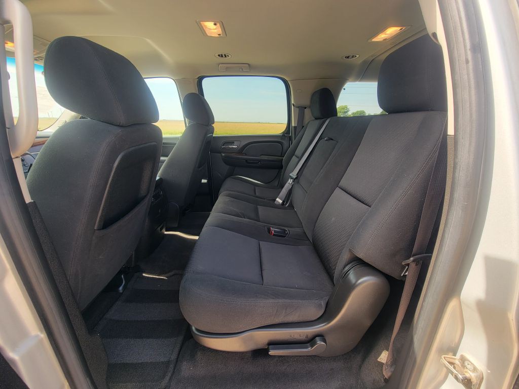 2011 Chevrolet Suburban Image 9