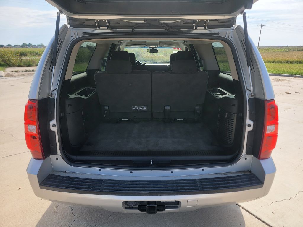 2011 Chevrolet Suburban Image 12