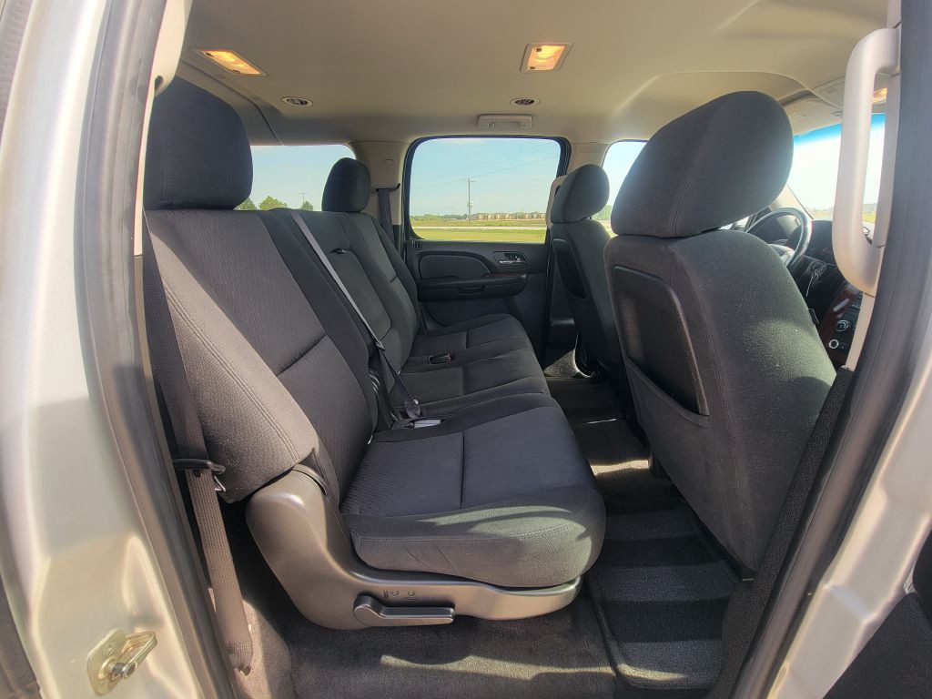 2011 Chevrolet Suburban Image 13
